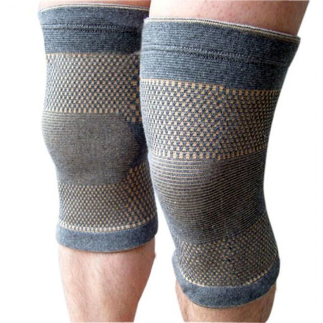 At the initial stage of arthrosis of the knee joint, it is recommended to use a fixing bandage. 
